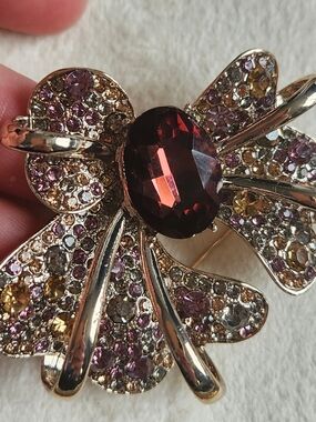 Gold-Tone Bow Brooch with Garnet-Center and Pink/Champagne Crystals